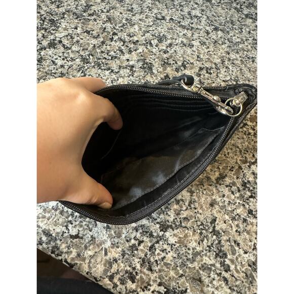 FINAL PRICE🔥Coach Black and Cream Wristlet#9-1/2X6